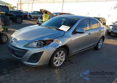 2011 Mazda Mazda3 I Touring z USA, uszkodzony, nr VIN JM1BL1VG4B1401978